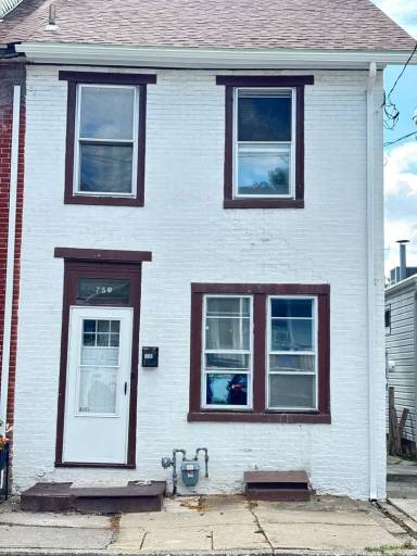 Main picture of 750 Front St