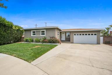 Main picture of 785 N Victoria Dr
