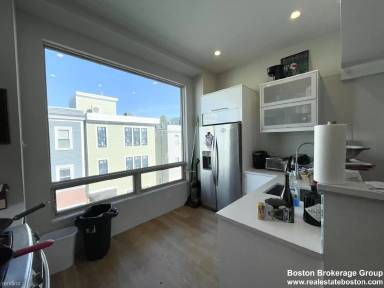 Main picture of 40 Washburn St