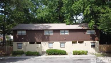Main picture of 915 SW 61st St