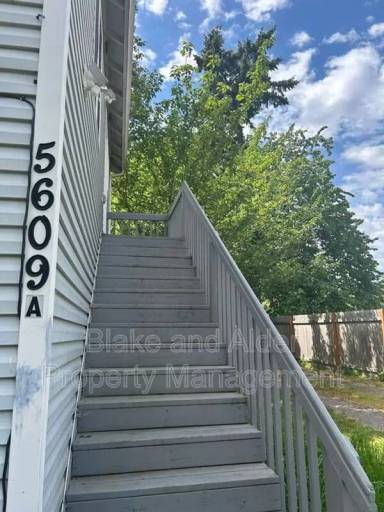 Main picture of 5609 SE 117th Ave