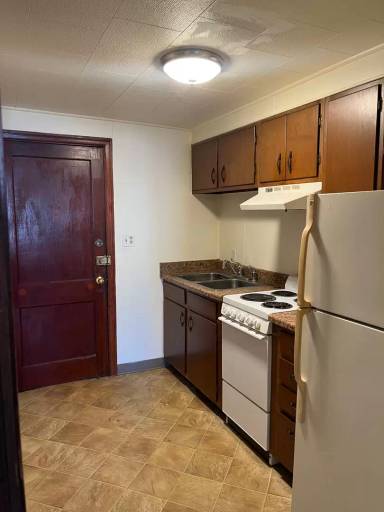 Main picture of 402 N Cherry Aly