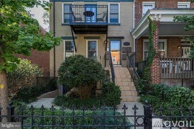 Main picture of 1428 Monroe St NW