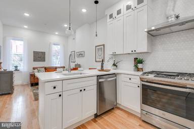 Main picture of 2328 Fitzwater St