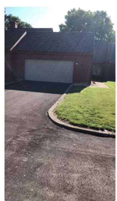 Main picture of 4418 Burlingame Cmns