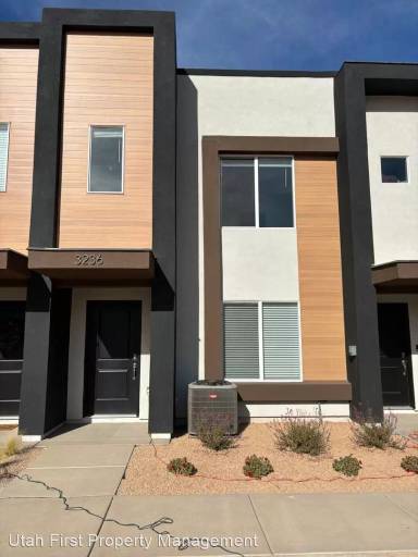 Main picture of 3236 E Elkhorn Ln