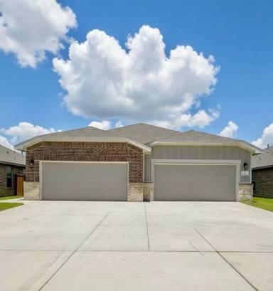 Main picture of 721 Blackland Dr