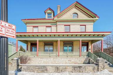 Main picture of 802 E Main St