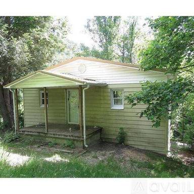 Main picture of 1015 Petrey St SE