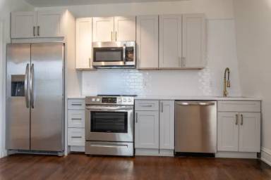 Main picture of 200 Waterman St