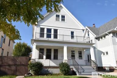 Main picture of 1567 S 77th St