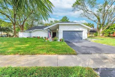 Main picture of 501 NW 78th Way