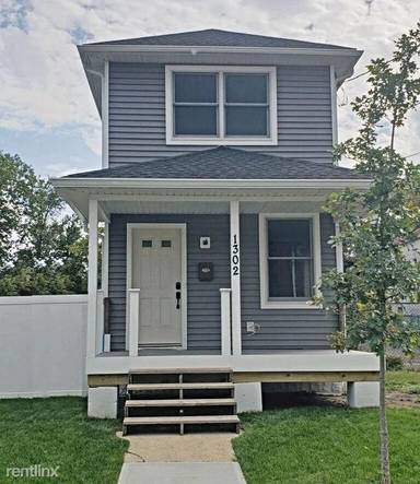 Main picture of 1302 Washington Ave