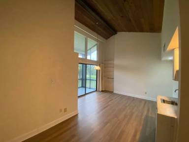 Main picture of 528 Maple Leaf Ct