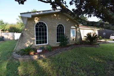 Main picture of 121 Mellard Dr