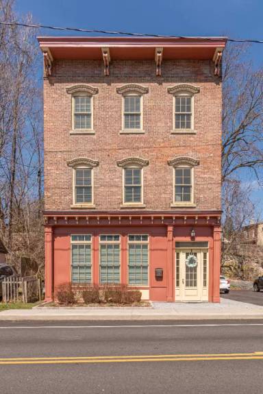 Main picture of 181 Abeel St