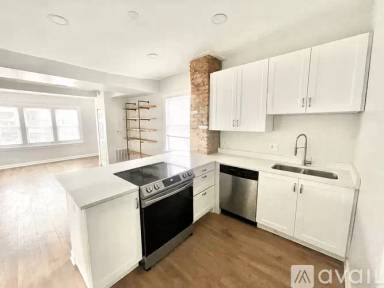 Main picture of 2820 N Maplewood Ave