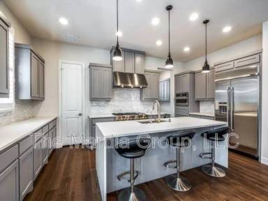 Main picture of 905 Asbury Dr