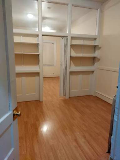 Main picture of 4715 Broadway