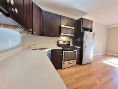 Main picture of 28 Arcadia St
