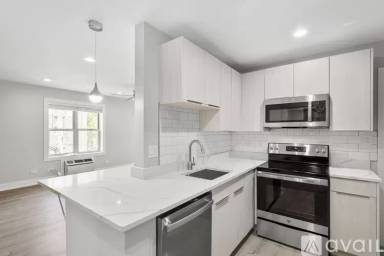 Main picture of 1301 W Estes Ave