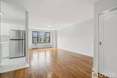 Main picture of 2400 Webb Ave