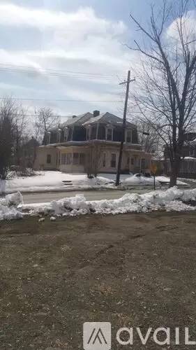 Main picture of 186 Center St