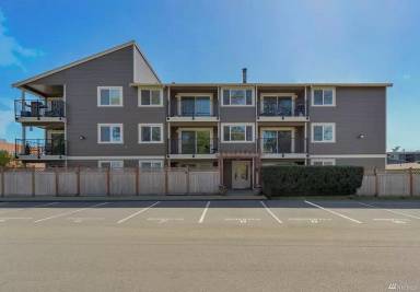 Main picture of 939 N 101st St