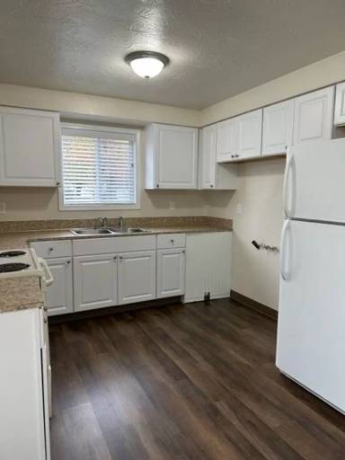 Main picture of 2910 Lancaster Dr NE
