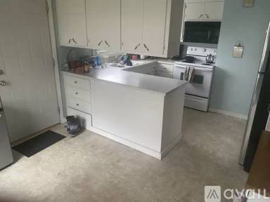 Main picture of 582 Clifford St