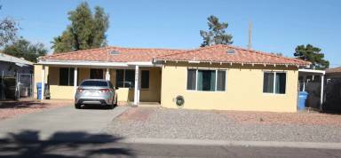 Main picture of 2432 E Clarendon Ave