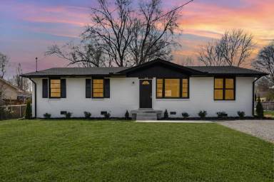 Main picture of 122 Brookside Dr