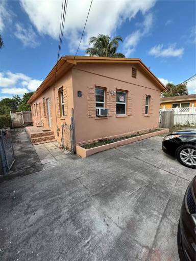 Main picture of 11452 Peachtree Dr