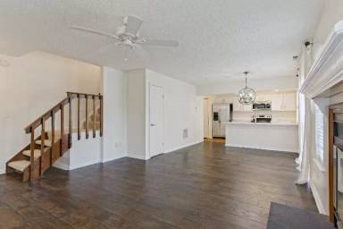 Main picture of 100 Castilian Dr