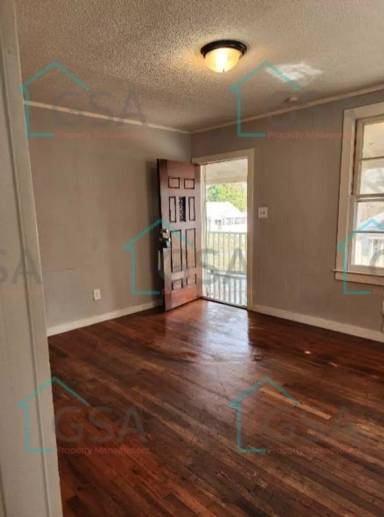 Main picture of 110 Camp St