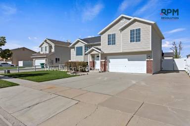Main picture of 3724 W 4525 S