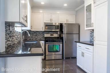 Main picture of 2075 E Appleton St