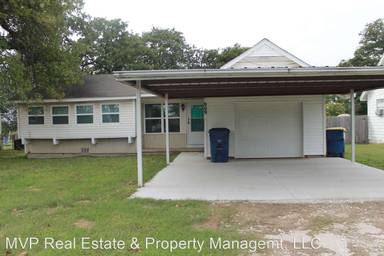 Main picture of 909 S Anderson Rd