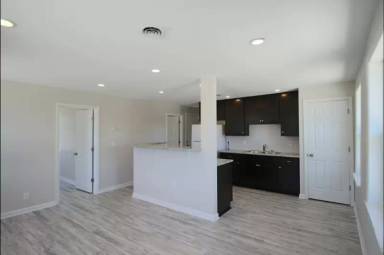 Main picture of 4023 E Elm Rd
