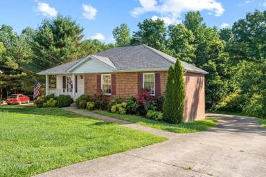 Main picture of 1715 Thistlewood Dr