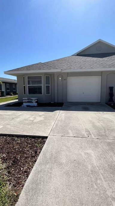 Main picture of 4612 SE 5th Ave