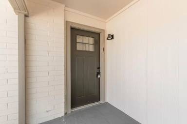 Main picture of 828 W Osborn Rd