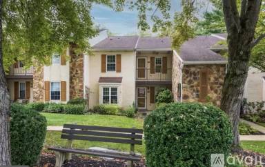 Main picture of 283 Valley Stream Ln