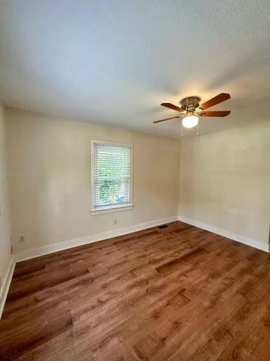 Main picture of 715 Golfview Dr