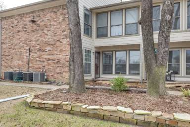 Main picture of 714 E Wall St