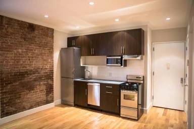 Main picture of 515 W 47th St