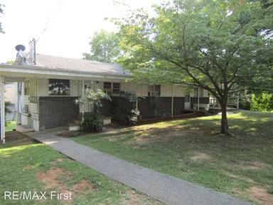 Main picture of 233 Pinecrest Cir