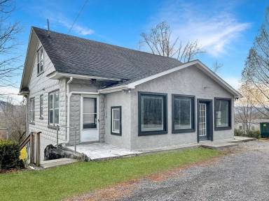 Main picture of 2435 Woodward Ave