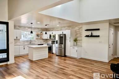 Main picture of 721 E Palmaire Ave