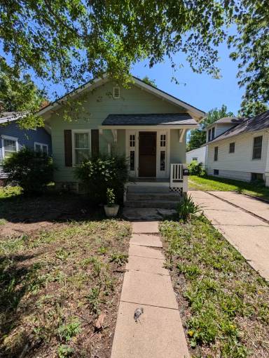 Main picture of 1206 SW Plass Ave
